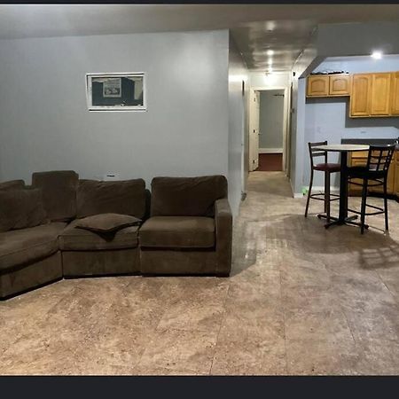 Room In A Beach House With King Size Bed In A Landlord Hosted Three Bedroom Apartment New York Eksteriør billede