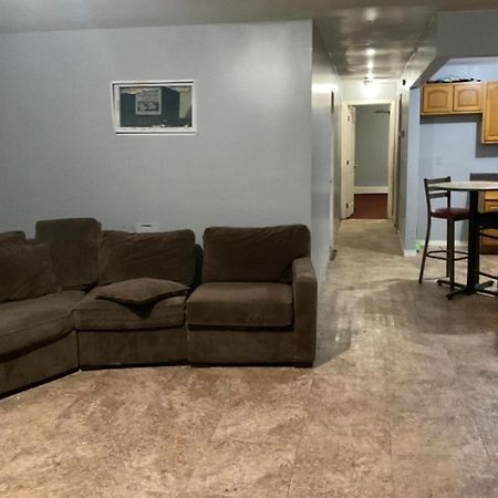 Room In A Beach House With King Size Bed In A Landlord Hosted Three Bedroom Apartment New York Eksteriør billede
