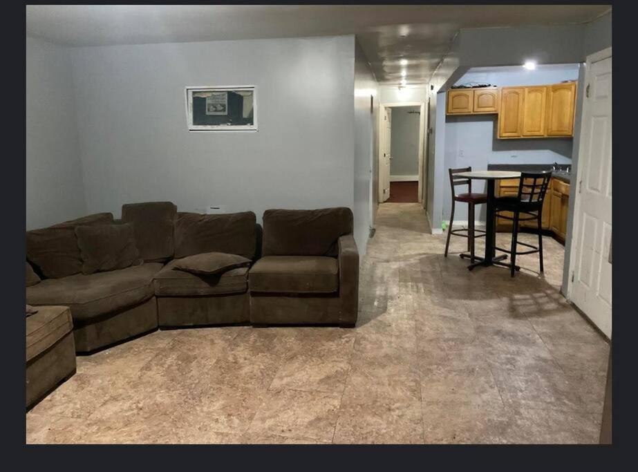 Room In A Beach House With King Size Bed In A Landlord Hosted Three Bedroom Apartment New York Eksteriør billede